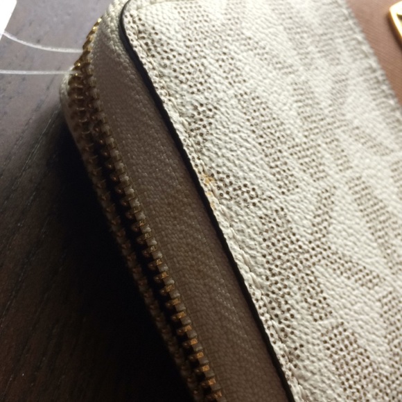 NWT MK ZIP WALLET - Picture 6 of 7